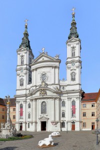 Inizia l’adorazione eucaristica<br>a Maria Treu a Vienna